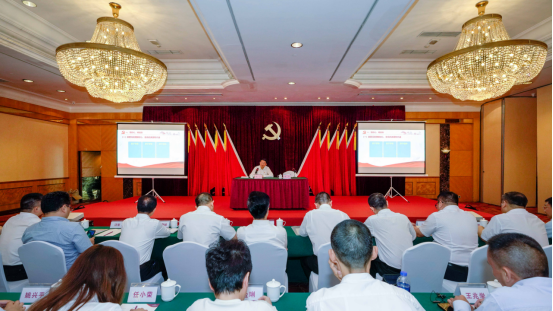 龙8集团任丁书记带头讲授“不忘初心、牢记使命”主题教育专题党课