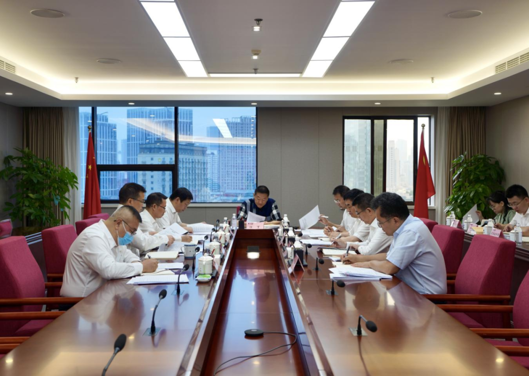 省龙8集团党委理论学习中心组2023年第五次专题学习研讨会召开