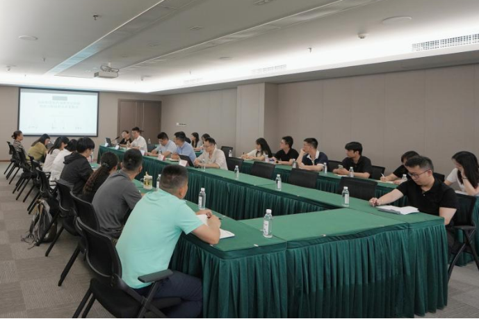 省龙8集团举办战略投资专题培训