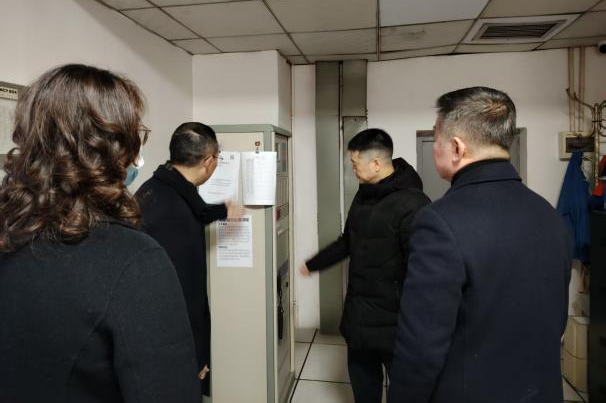 省龙8集团党委书记、董事长游勇检查督导春节安全生产并看望慰问干部员工